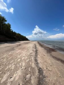 Plaża w Dziwnówku. W kierunku Łukęcina. Urlop nad morzem w czerwcu